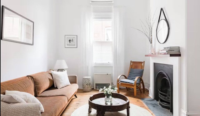 Beautiful Cottage with Garden Courtyard in City Square Mile