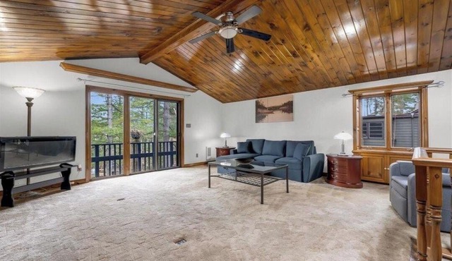 Beautiful cottage with river access in Washago