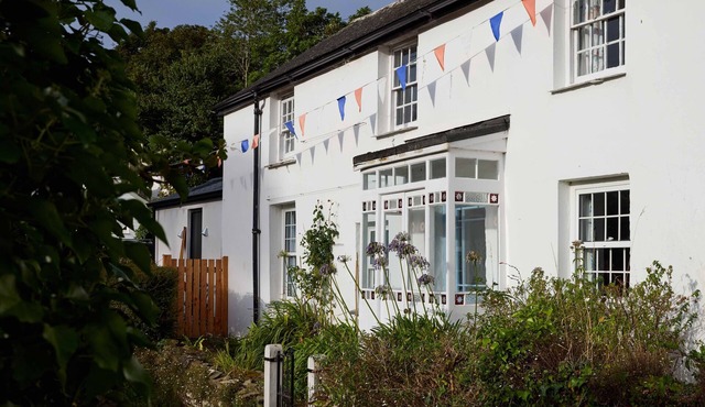 Beautiful cottage with sea views and private beach access