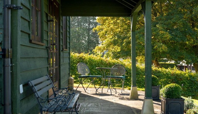 Beautiful Cottage With Stunning Views in Box