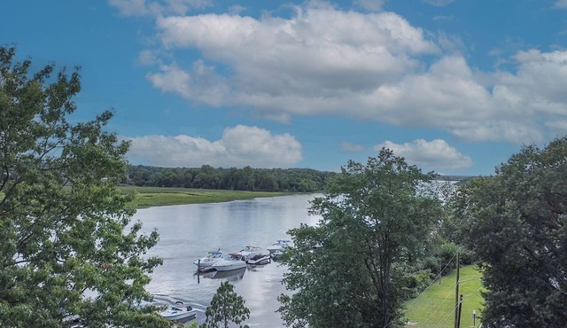 Beautiful Cottage with Water Views - 2 Bedrooms