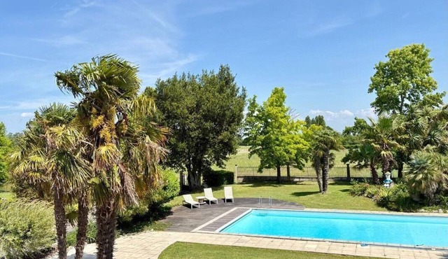 Beautiful country house close to beaches (20 minutes) and shops.