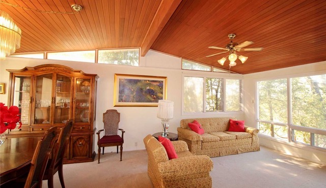 Beautiful Country Cottage near Lake Scogog
