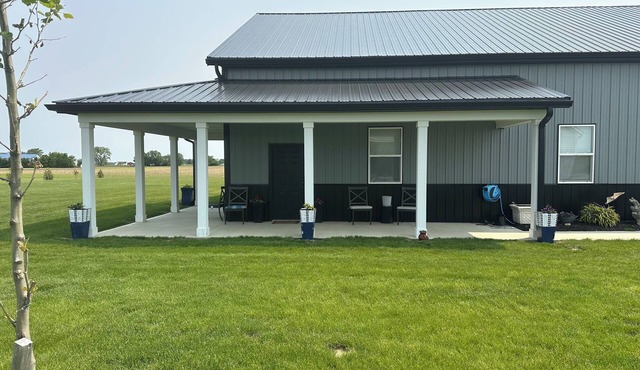 Beautiful Country Setting 800 Sq. Ft Loft Barn Dominium Apartment all Amenities