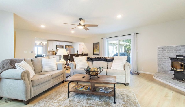 Beautiful country home close to Purdue U.Campfires,screened gazebo for cookouts