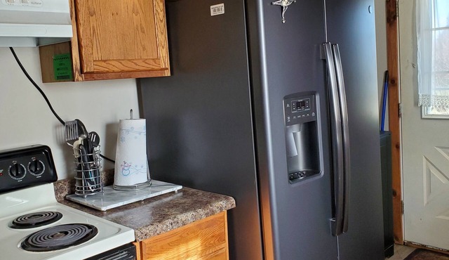 Beautiful country setting, Newly remodeled Secondary Suite. 3 miles to Honda ELP