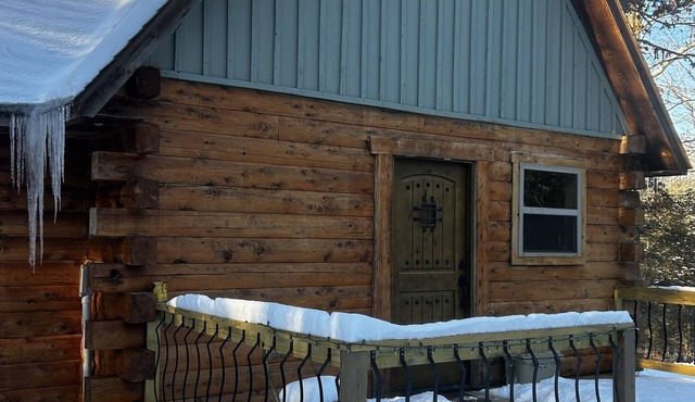 Beautiful country cabin on a natural spring creek!