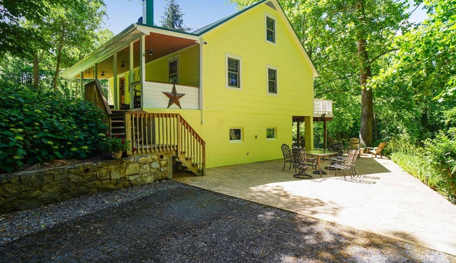Beautiful Country Cottage w/Hot Tub on C&O Canal Mile Marker 77