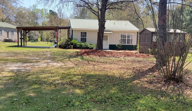 Beautiful country cottage with ease of access! Minutes to I-26, I-95 and Hwy 301