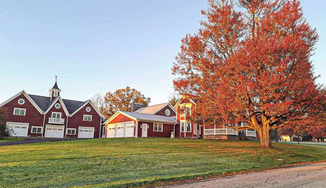 Beautiful country estate perfect for reunions, retreats or large family getaway!