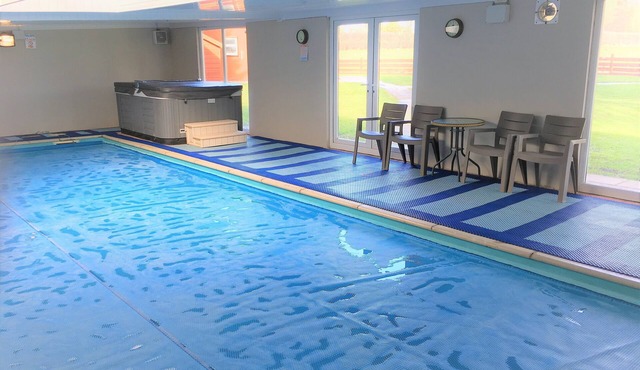 Beautiful Country Cottage private Indoor Swimming Pool ,Hot Tub, & Games room.