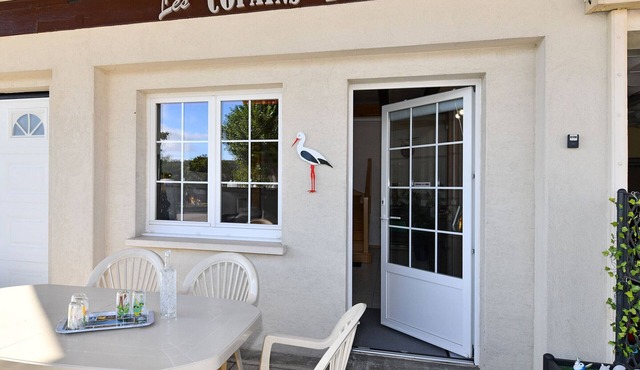 Beautiful Country Home with Terrace, Close to Amenities & Highways, Sleeps 5 + Baby