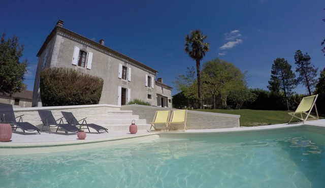BEAUTIFUL COUNTRY HOUSE (7ha) WITH PRIVATE HEATED POOL