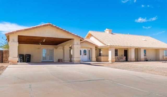 Beautiful Country Home w/King Beds, free wifi & free parking