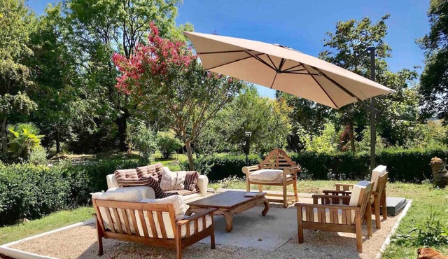 Beautiful country house, 1.5 ha wooded park, swimming pool, sauna, hamam