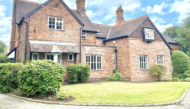 Beautiful Country House in Cheshire for up to 10 Guests