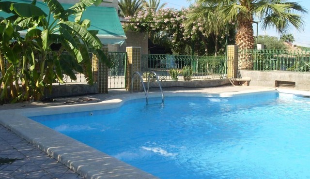 Beautiful country house with private pool in Elche for 7 people.