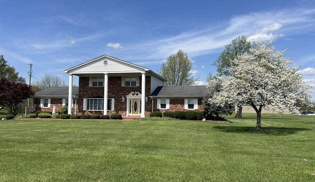 Beautiful country retreat in the heart of NKY! Minutes from downtown Cincinnati.