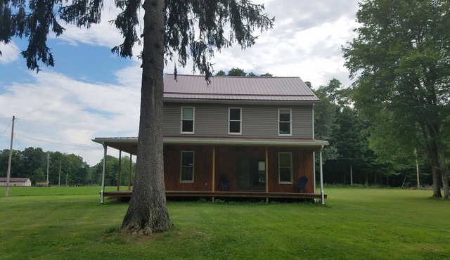 *Beautiful Country Farmhouse* *Clark's Mills, Pennsylvania *