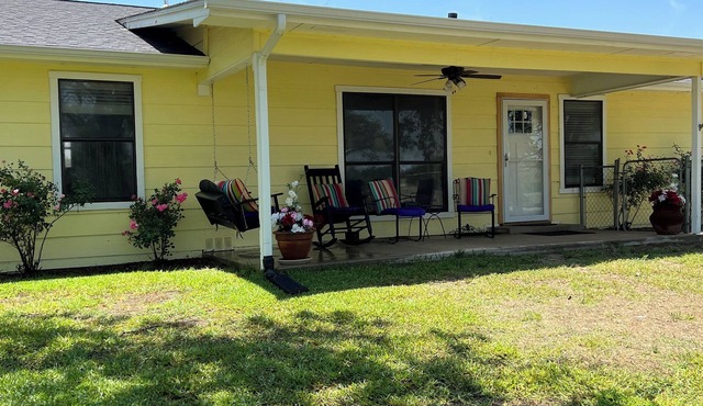 Beautiful country views minutes from Weatherford, Fort Worth and wedding venues