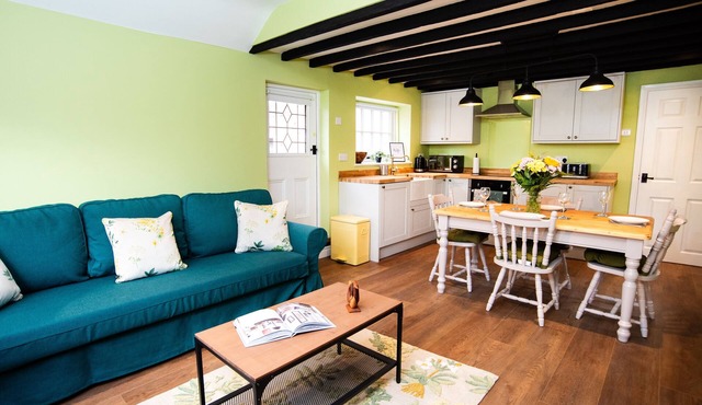 Beautiful Countryside Cottage | Peaceful Setting