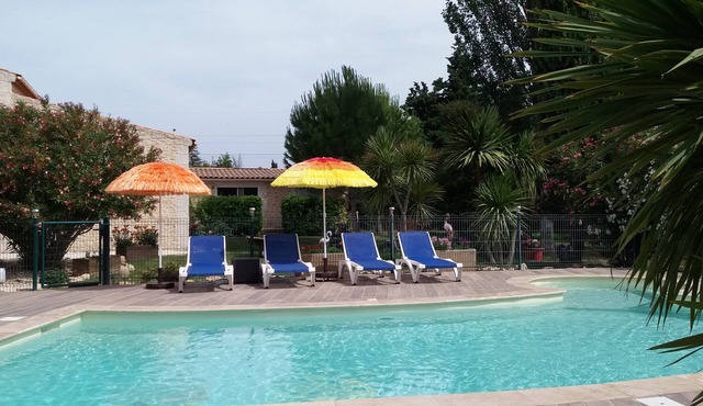 beautiful countryside cottage with pool on the outskirts of Nimes