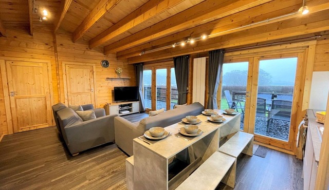 Beautiful Countryside Lodge with Outstanding Views - Pass the Keys