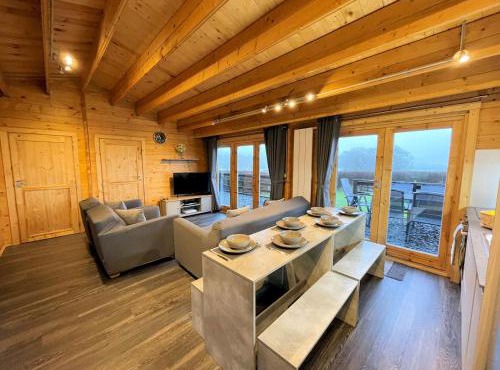 Beautiful Countryside Lodge with Outstanding Views - Pass the Keys