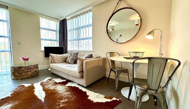 Beautiful Couples Retreat - FREE Parking & WiFi