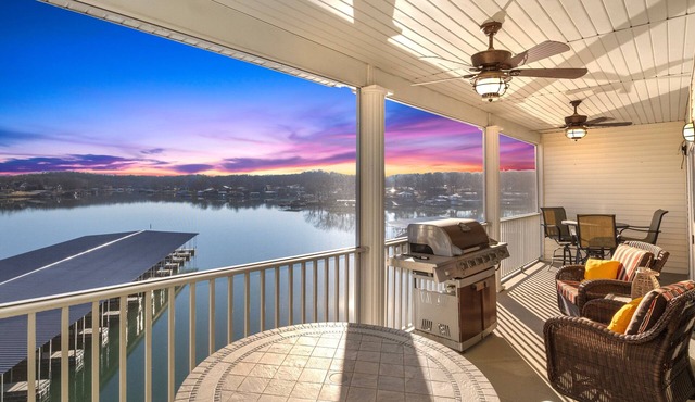 Beautiful Cove Views & Plenty Relaxing Spaces