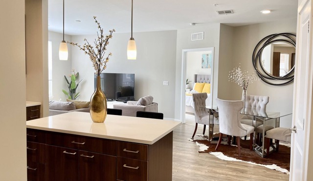 Beautiful cozy 2 bed, 2 bath apartment with pool