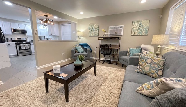 Beautiful & Cozy 2bd/1b Near O’Hare & Metra (MD-W)