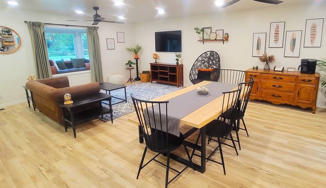 Beautiful, Cozy, and Spacious home- 3 mins from downtown