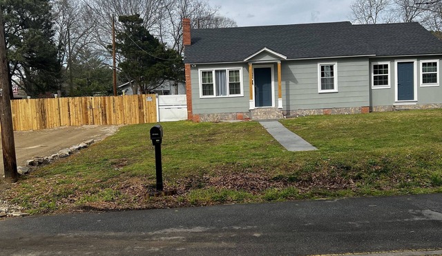 Beautiful, Cozy Bungalow in Downtown Loganville