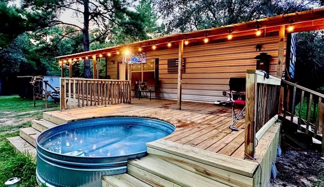 Beautiful cozy cabin on 5 secluded acres in Navasota, TX.