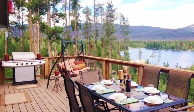 Beautiful Cozy Cabin with 180 Degree Breathtaking Lake and Mountain Views!