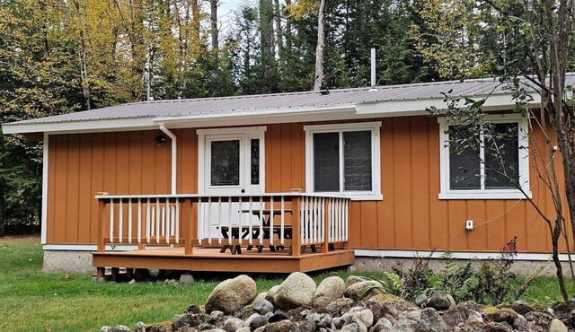 Beautiful Cozy Cabin with Hot Tub and Fire Pit near Haverhill, New Hampshire