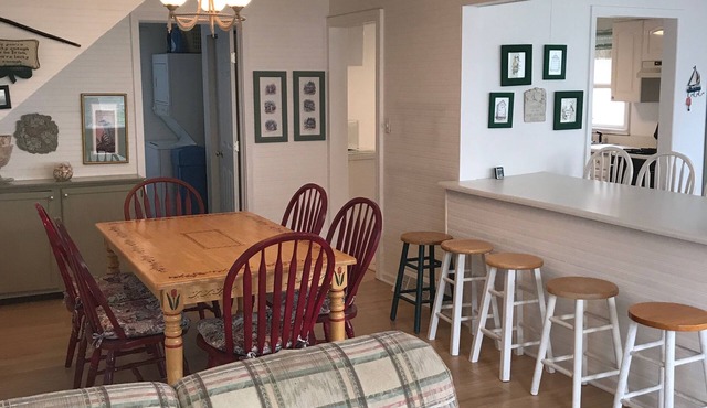 Beautiful Cozy Cottage in Assembly Park.