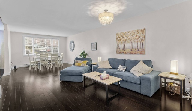 Beautiful & Cozy DT Home With PingPong Table