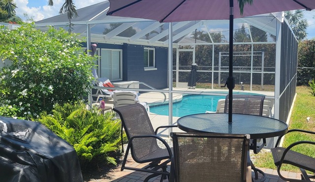 Beautiful, Cozy Home 5 mins to Siesta Key! Heated Pool;Walk to Restaurants/Shops