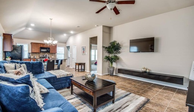 Beautiful cozy home in a lovely neighborhood!