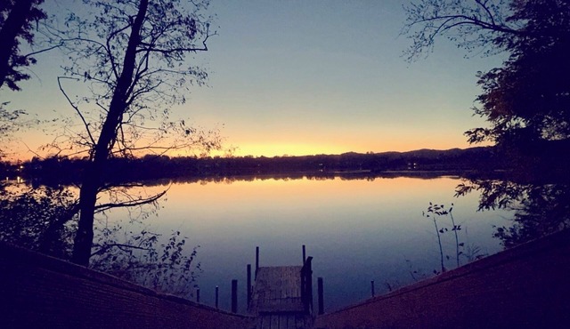 Beautiful Cozy Lake House on 2 & 1/2 acres!