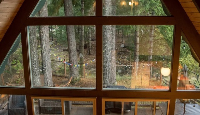 Beautiful, Cozy, Riverfront A-Frame Cabin+Hot tub