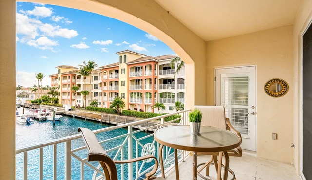 Beautiful & Cozy Vero Beach Condo - over looking the marina of Grand Harbor