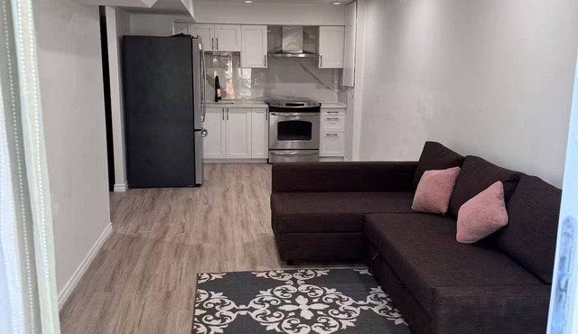 Beautiful Cozy Walkout Basement Apartment