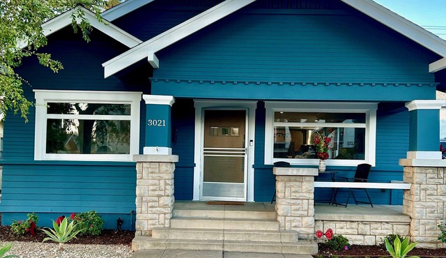 Beautiful Craftsman home, Completely Remodeled, Walk to park & beach, w/PARKING
