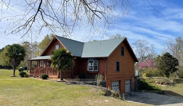 Beautiful Creek-front Cabin convenient to Greenville and Kinston