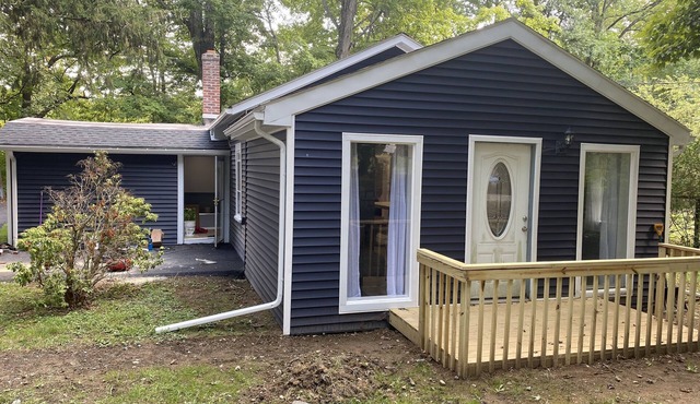 Beautiful creekside secluded cottage with canoeing on site. Pet friendly.