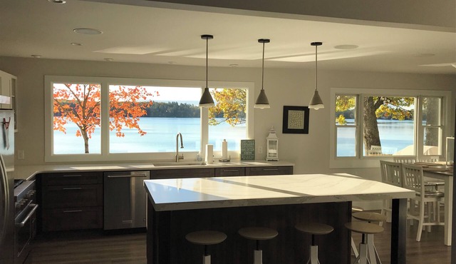Beautiful, Crystal Clear Lake, Right on the Beach, Very Clean & Family Friendly!