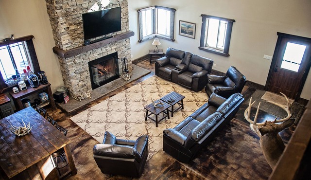 Beautiful Custom Built Lodge (4,600 SQ FT)
